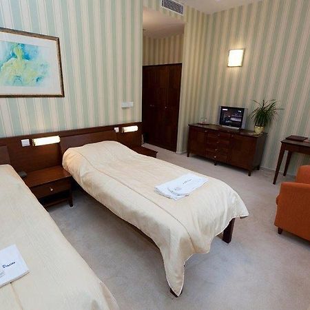 Hotel Sandor Pavillon بييشتِني المظهر الخارجي الصورة