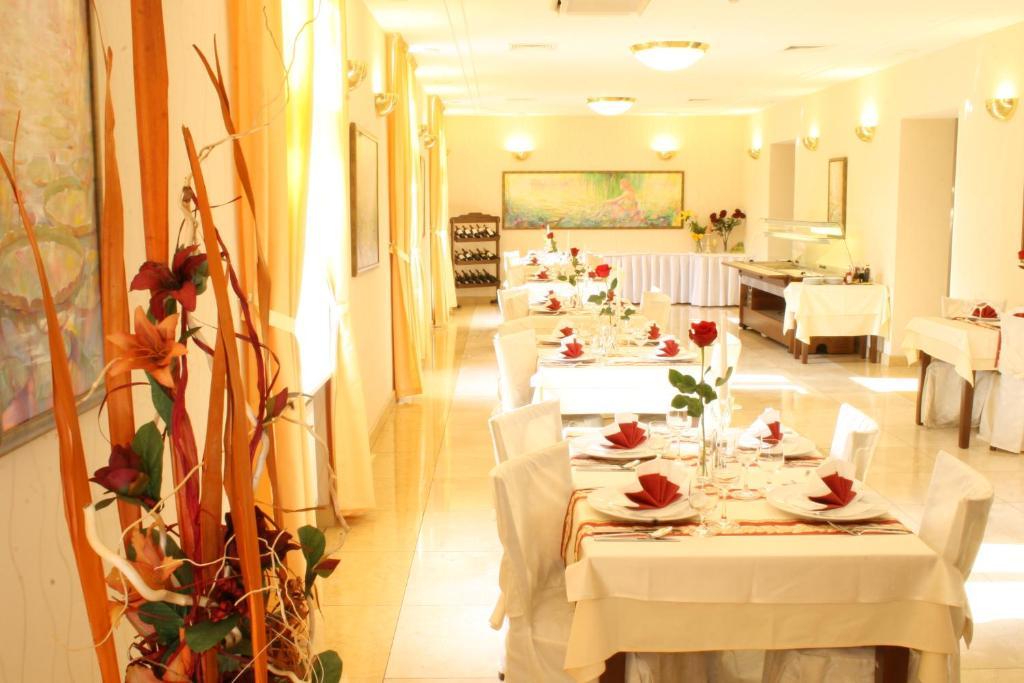 Hotel Sandor Pavillon بييشتِني المظهر الخارجي الصورة