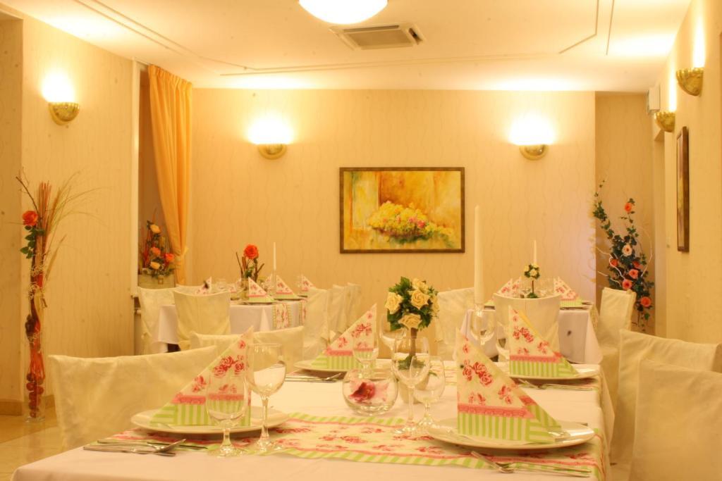Hotel Sandor Pavillon بييشتِني المظهر الخارجي الصورة