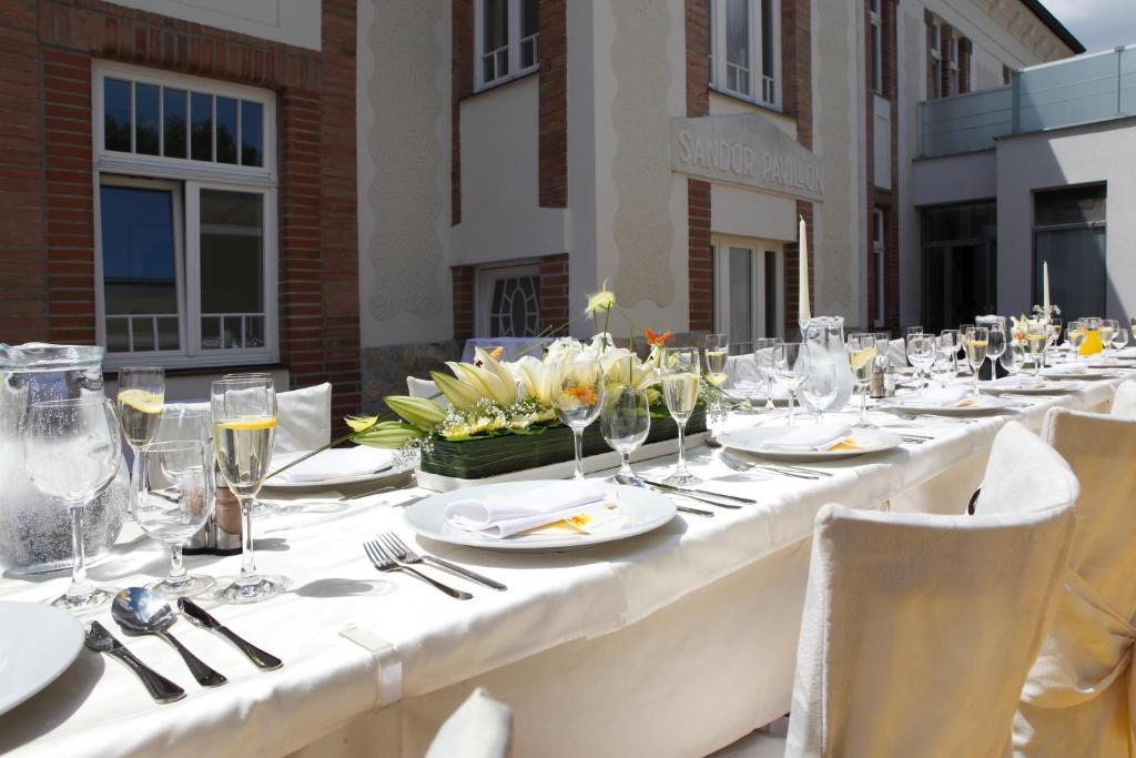 Hotel Sandor Pavillon بييشتِني المظهر الخارجي الصورة